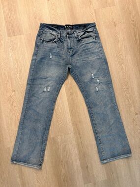 Buckle Men’s Bootcut Jeans in Light Blue Distressed